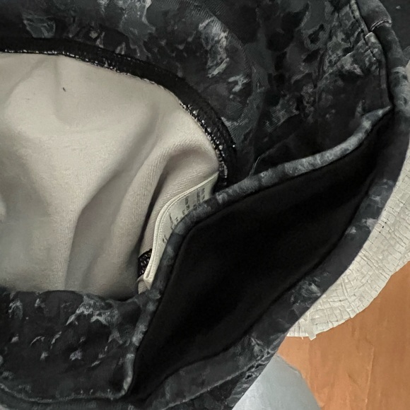 ALO Goddess Ribbed Leggings in Snakeprint & Black - Picture 6 of 9